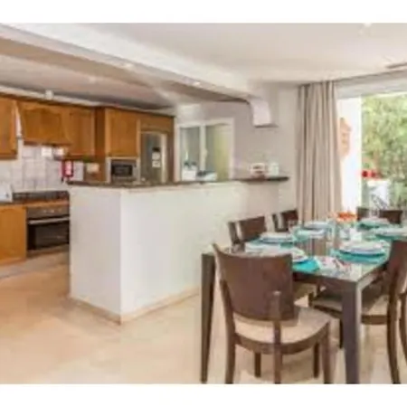 Alanda Club Apartmanhotel 4*